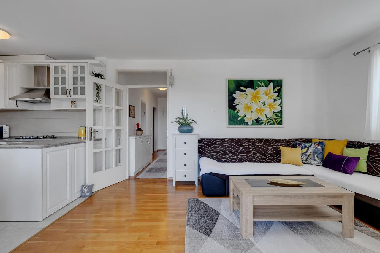 Apartment Pine Fine With Free Parking Makarska Eksteriør billede