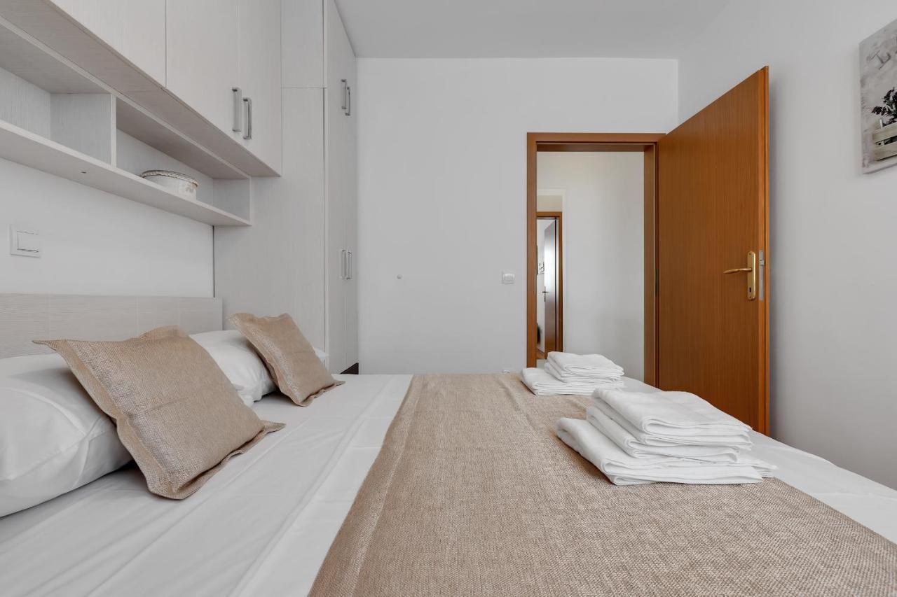 Apartment Pine Fine With Free Parking Makarska Eksteriør billede